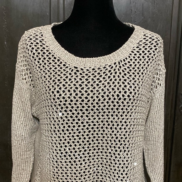 Lane Bryant gray sequence O/S 1/4 sleeves sweater- size large - Picture 4 of 10